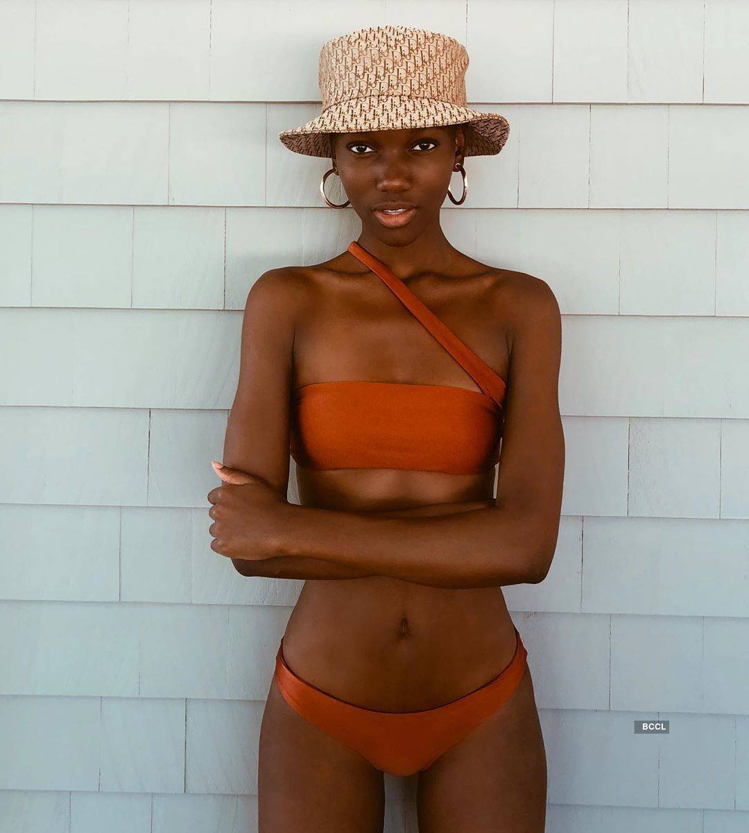 Herieth Paul sets the temperature high with her gorgeous photos