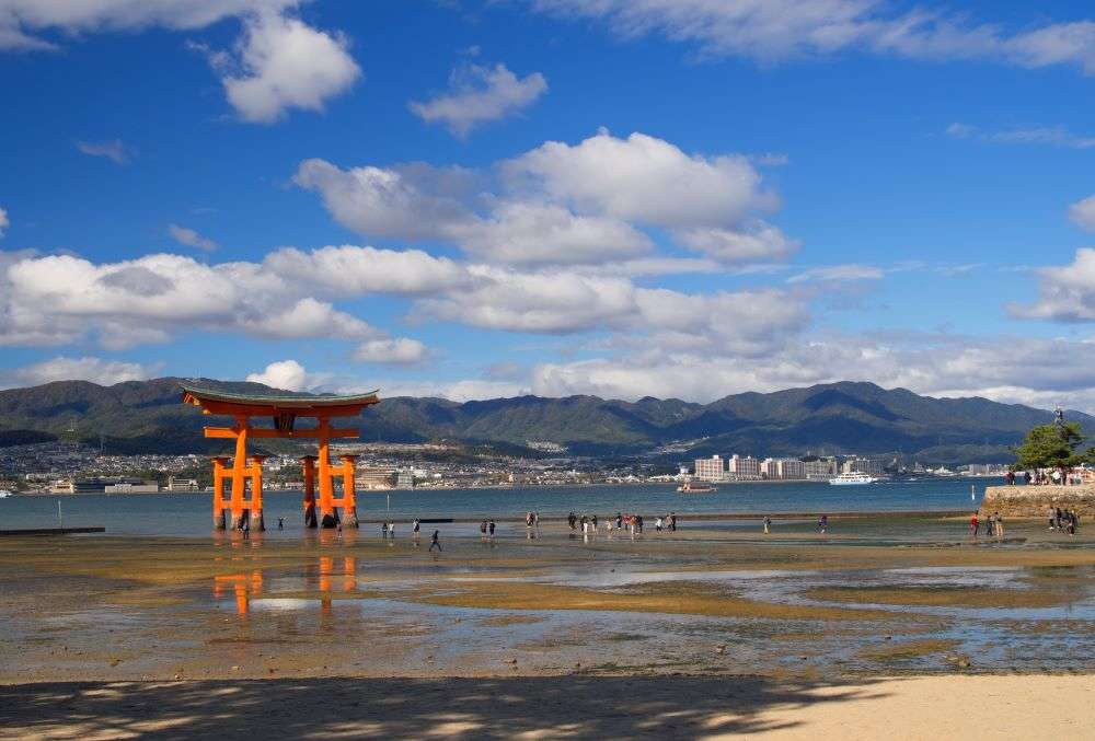 Take a virtual tour of Japan's most popular tourist spots and get paid for it