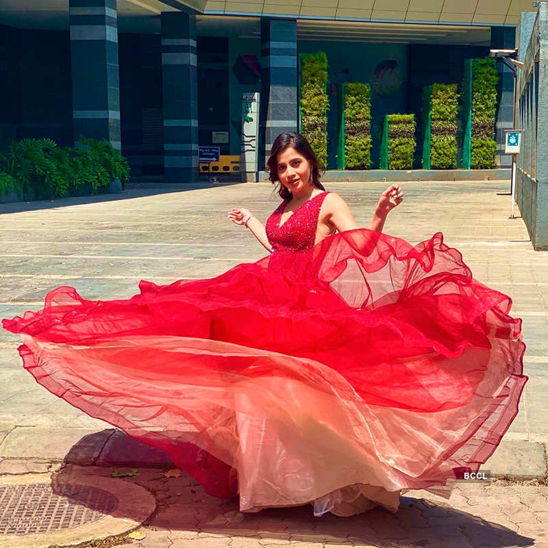 Urfi Javed commands attention with unconventional outfits, bewitching pictures make heads turn