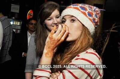 Apache Indian performs