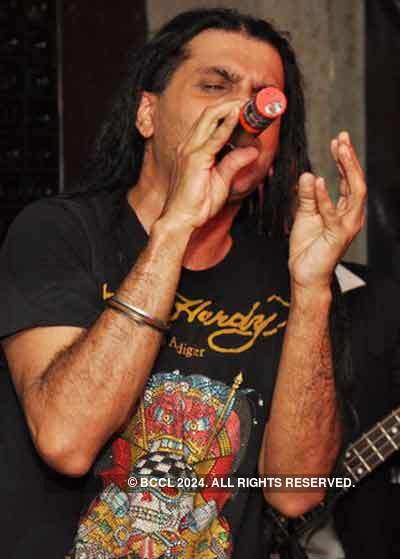 Apache Indian performs