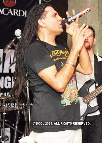 Apache Indian performs