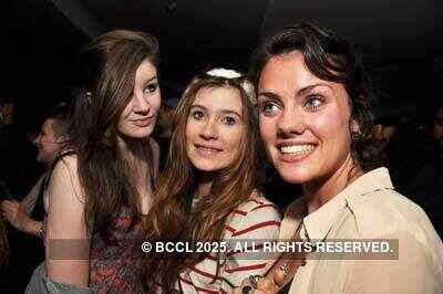 Apache Indian performs