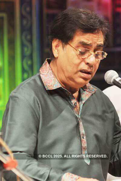 Tina & Jagjit perform