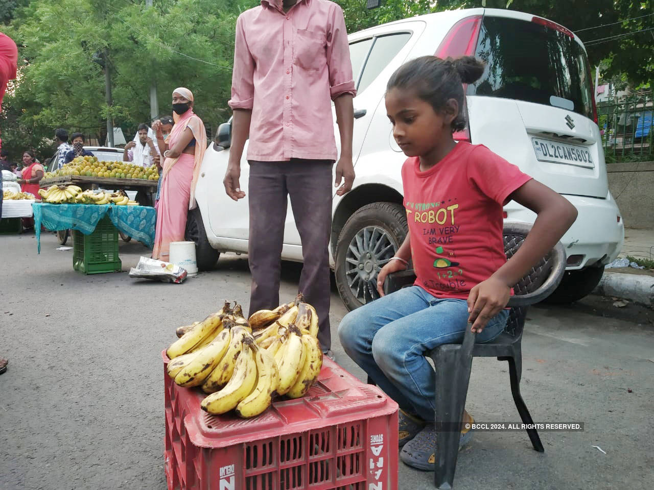 COVID-19: Schoolkids turn fruit sellers for food