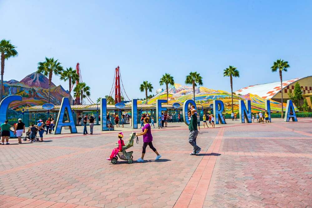 Disneyland postpones its reopening date beyond 17 July Disneyland postpones its reopening date beyond 17 July