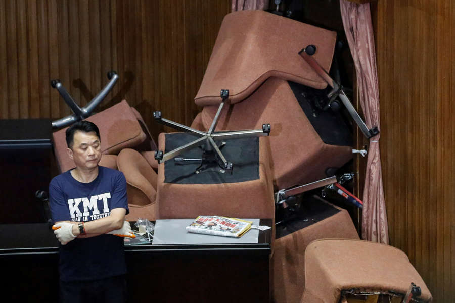 Lawmakers exchange blows in Taiwan parliament