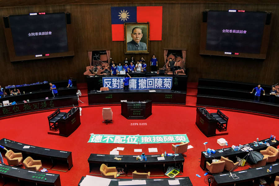 Lawmakers exchange blows in Taiwan parliament
