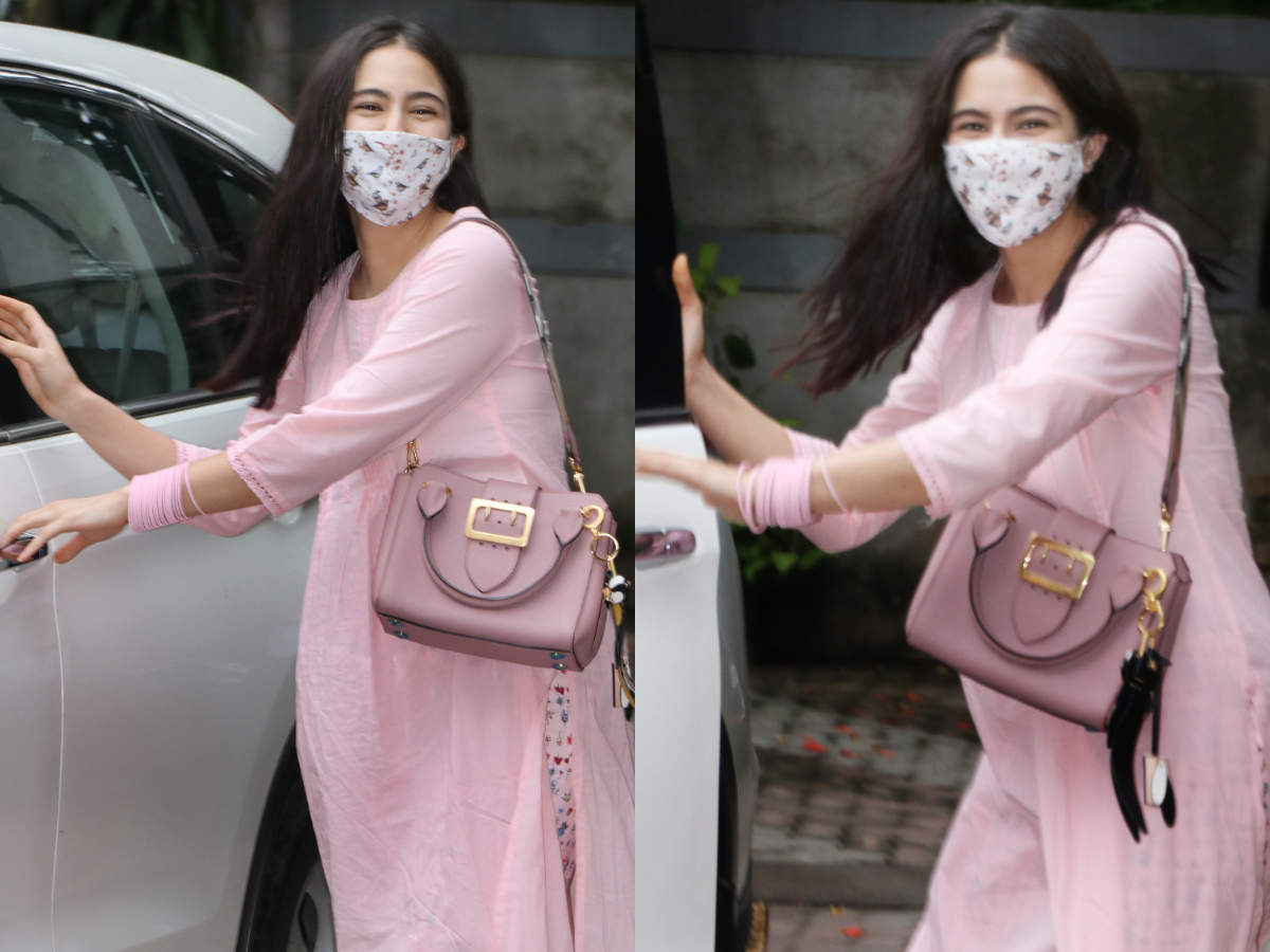 Sara Ali Khan Just Flaunted A Burberry Bag And You Have To Guess Its Price The Times Of India