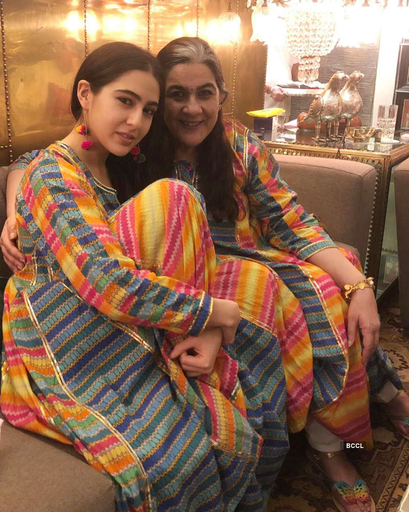 Mother-daughter duo Sara Ali Khan and Amrita Singh are ‘winning’ & ‘twinning’ on a day out