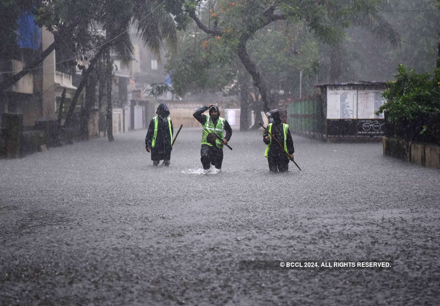 These pictures show how incessant rain disrupted normal life in Mumbai