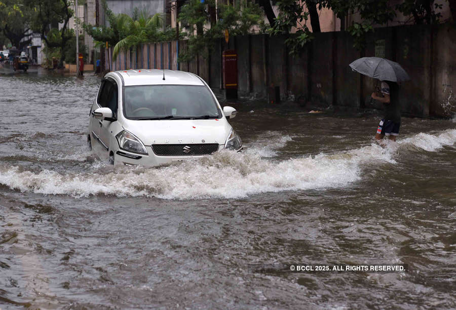 These pictures show how incessant rain disrupted normal life in Mumbai