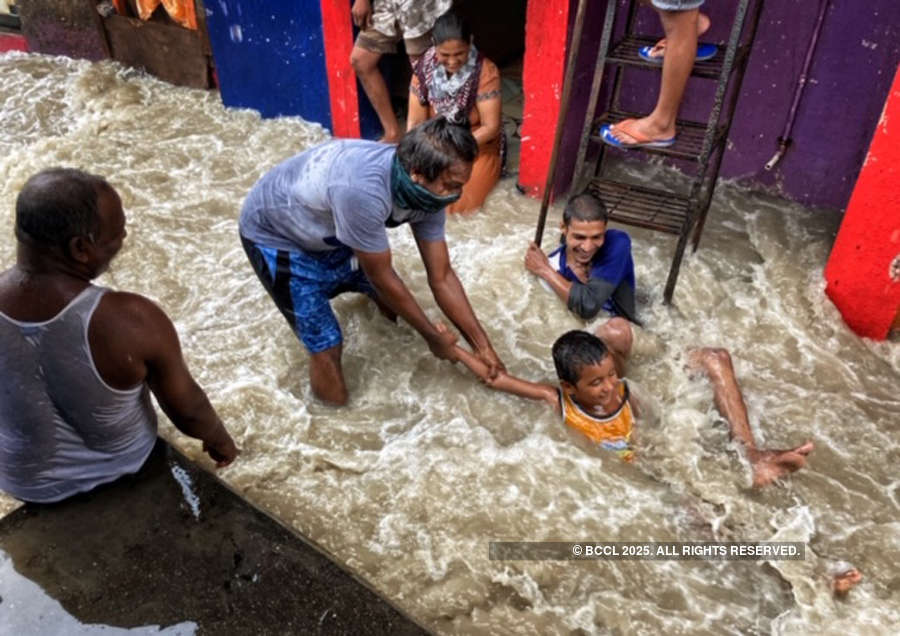 These pictures show how incessant rain disrupted normal life in Mumbai