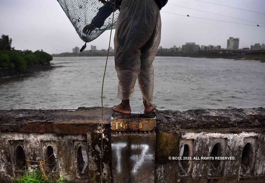 These pictures show how incessant rain disrupted normal life in Mumbai