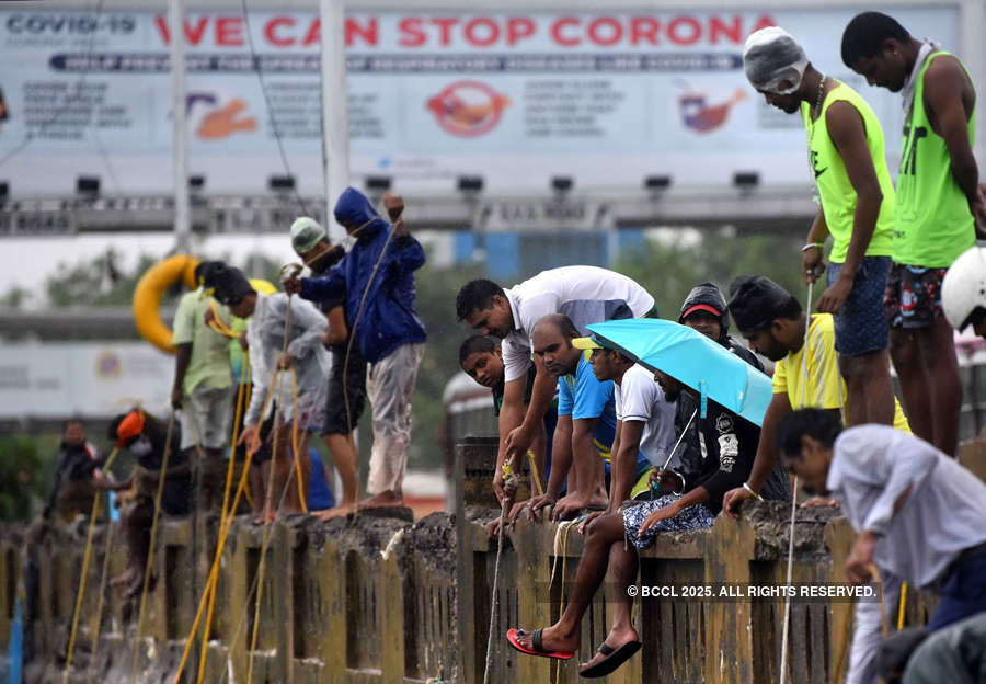 These pictures show how incessant rain disrupted normal life in Mumbai