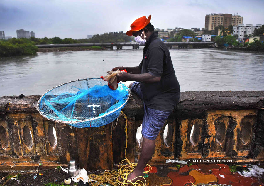 These pictures show how incessant rain disrupted normal life in Mumbai