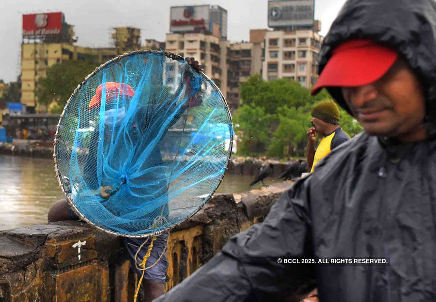 These pictures show how incessant rain disrupted normal life in Mumbai