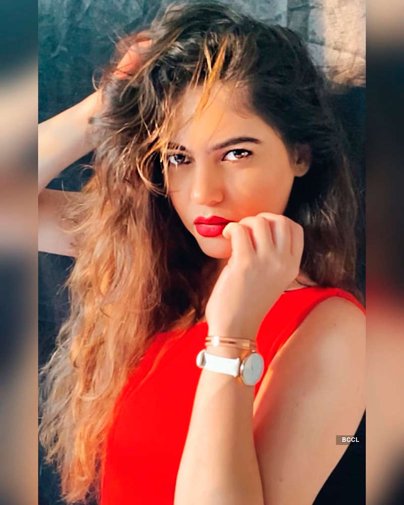 Former Bigg Boss Tamil 3 contestant Sherin Shringar's glamorous transformation goes viral