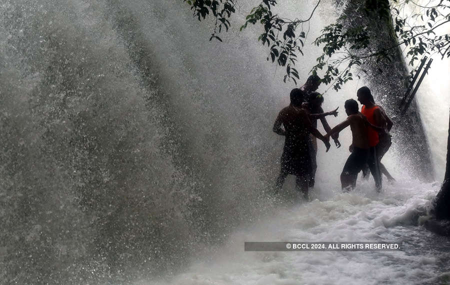 These pictures show how incessant rain disrupted normal life in Mumbai