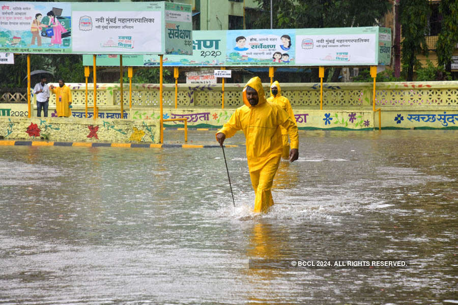 These Pictures Show How Incessant Rain Disrupted Normal Life In Mumbai ...