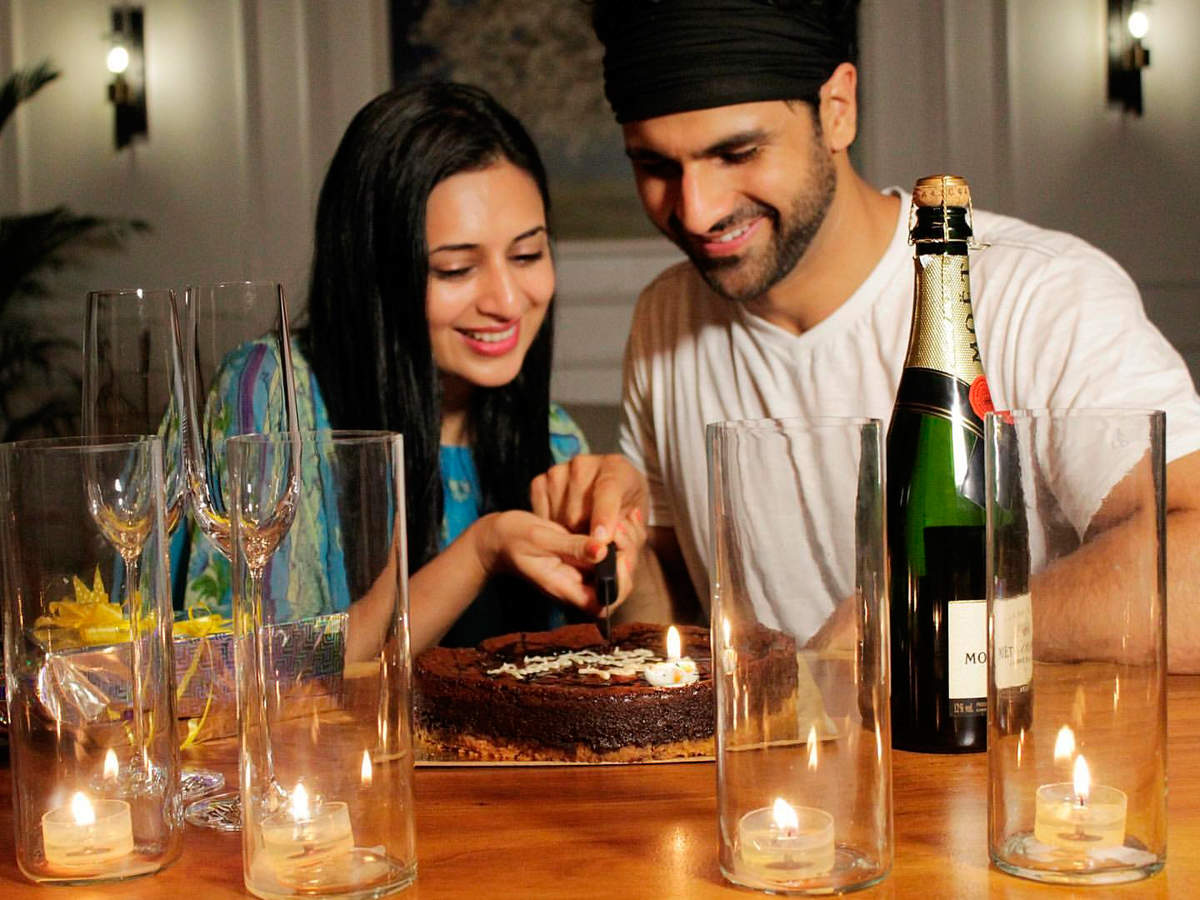 Divyanka and Vivek ring in their fourth wedding anniversary