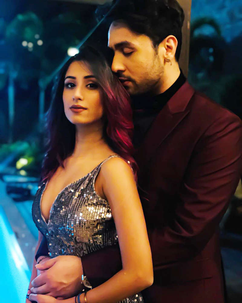 Glamorous pictures of Adhyayan Suman's ex-girlfriend Maera Mishra go viral