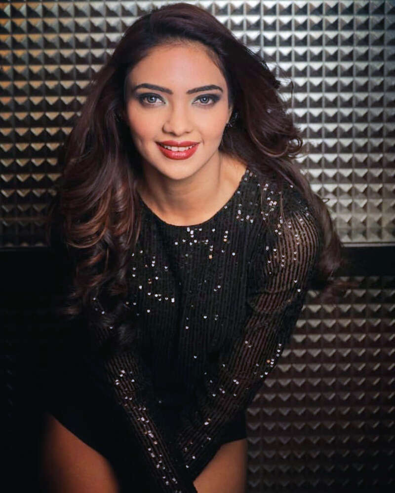 Pooja Banerjee's pictures