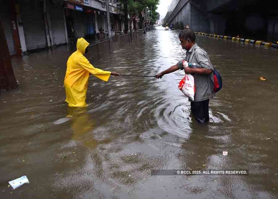 Heavy rain disrupts normal life in Mumbai