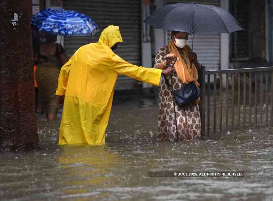 Heavy rain disrupts normal life in Mumbai