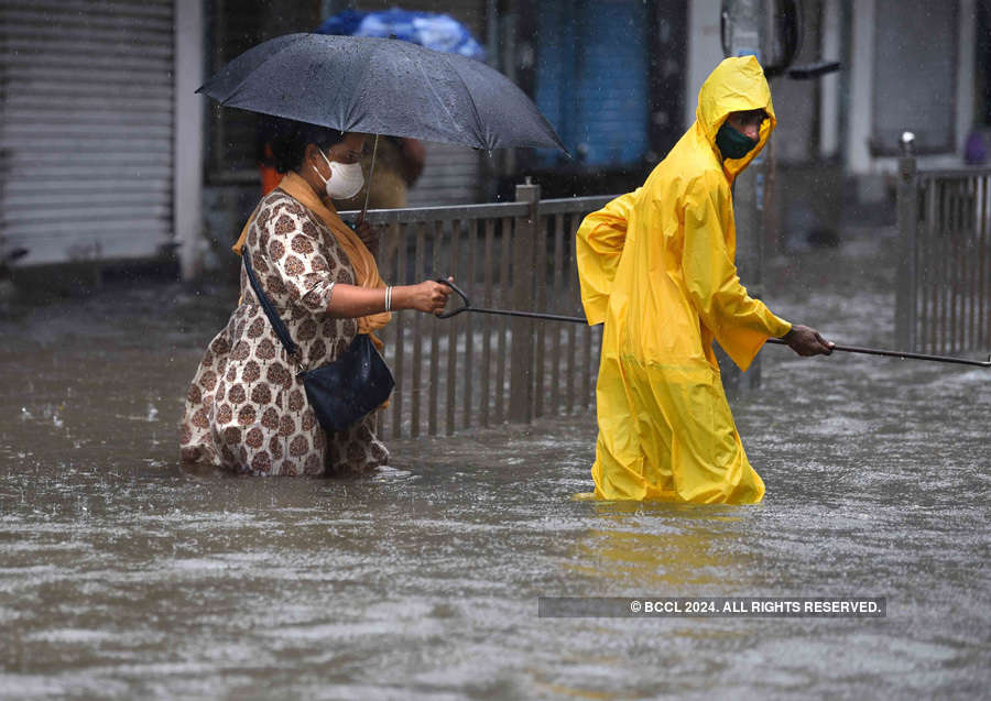 Heavy rain disrupts normal life in Mumbai