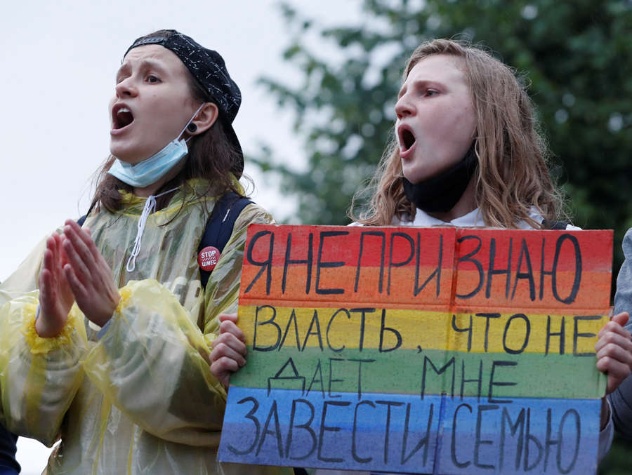 Anti-Putin protests gain momentum in Russia