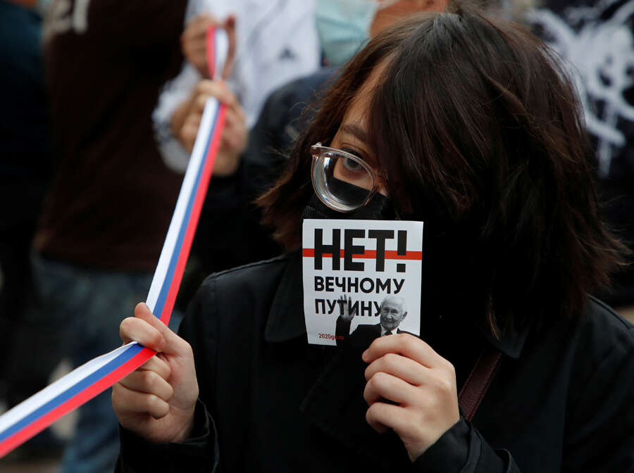Anti-Putin protests gain momentum in Russia