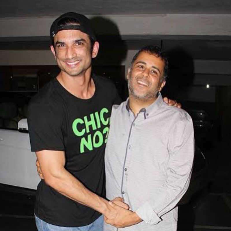 Chetan Bhagat hits back at Anupama Chopra; says Vidhu Vinod Chopra drove him close to suicide