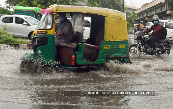 Heavy rains lash Delhi, NCR