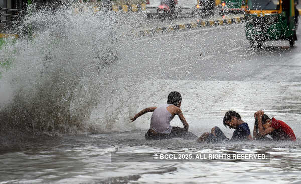 Heavy rains lash Delhi, NCR