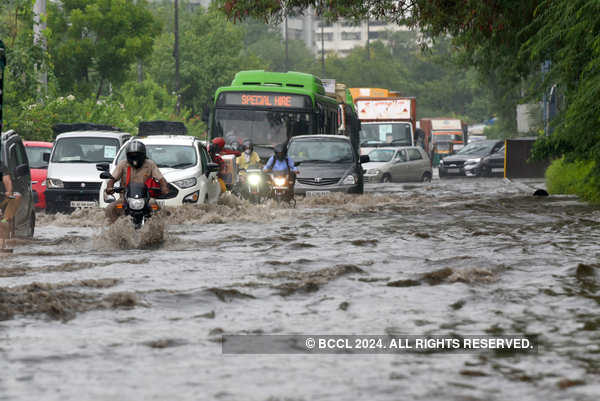 Heavy rains lash Delhi, NCR