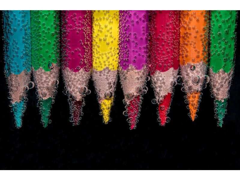 To select a colour, slide your finger up and down the colour selector. You can select the colour for each line that you draw.