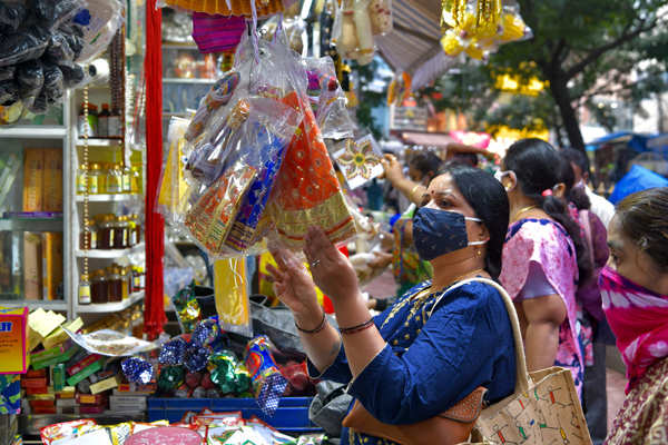 Festival shoppers throng markets ahead of Varamahalakshmi