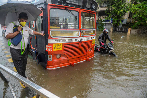Massive rain lashes Mumbai