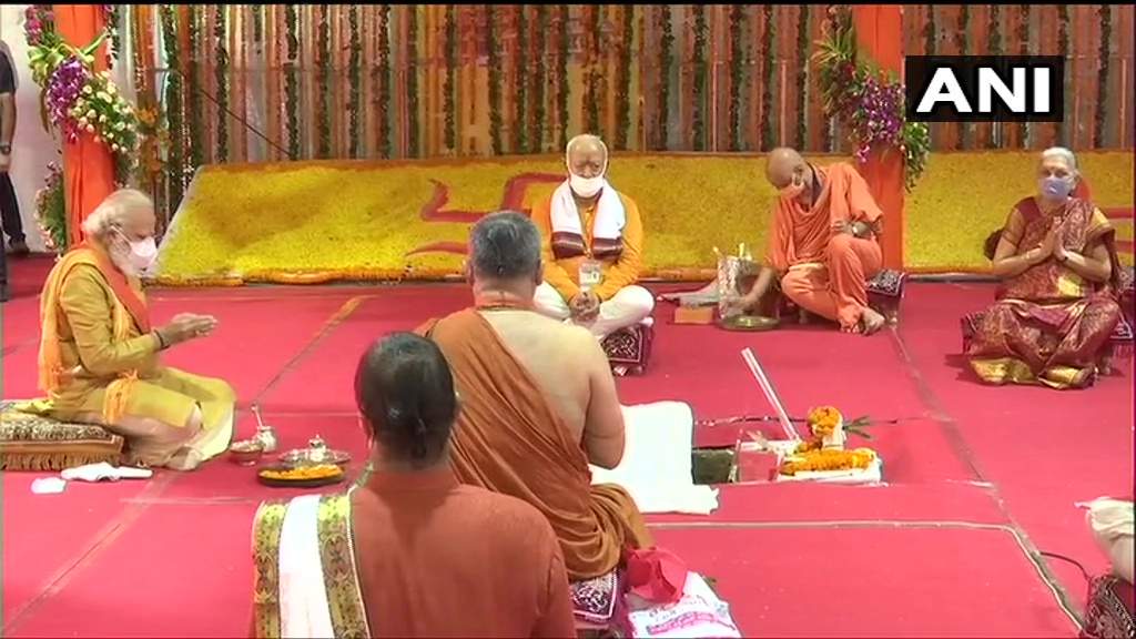 Prime Minister Narendra Modi, RSS Chief Mohan Bhagwat And Priests At ...