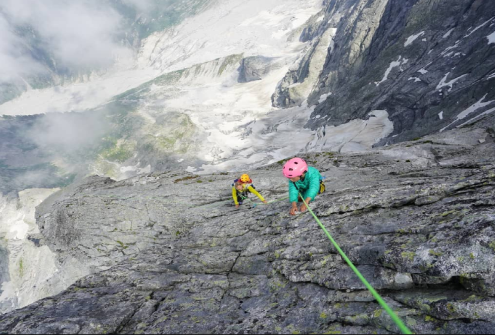 Unbelievable! This 3-year-old becomes the youngest person to scale 10000 ft high Swiss mountain