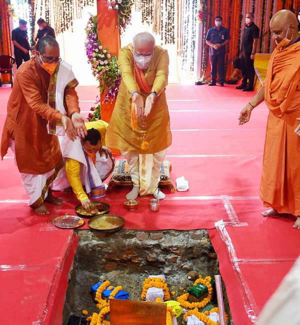 PM Modi Performs Bhoomi Pujan Of Ram Mandir In Ayodhya Photogallery ...