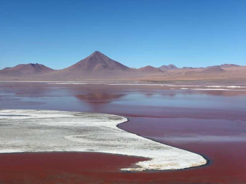 The most mysterious lakes around the world