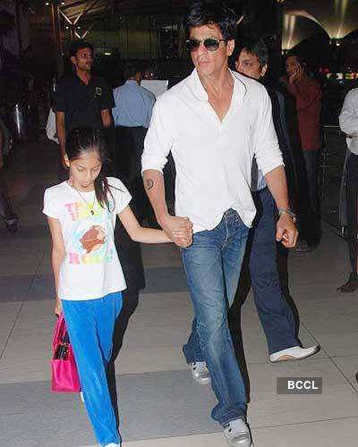 Pictures: Shah Rukh Khan Spotted With Daughter Suhana At Airport - Koimoi