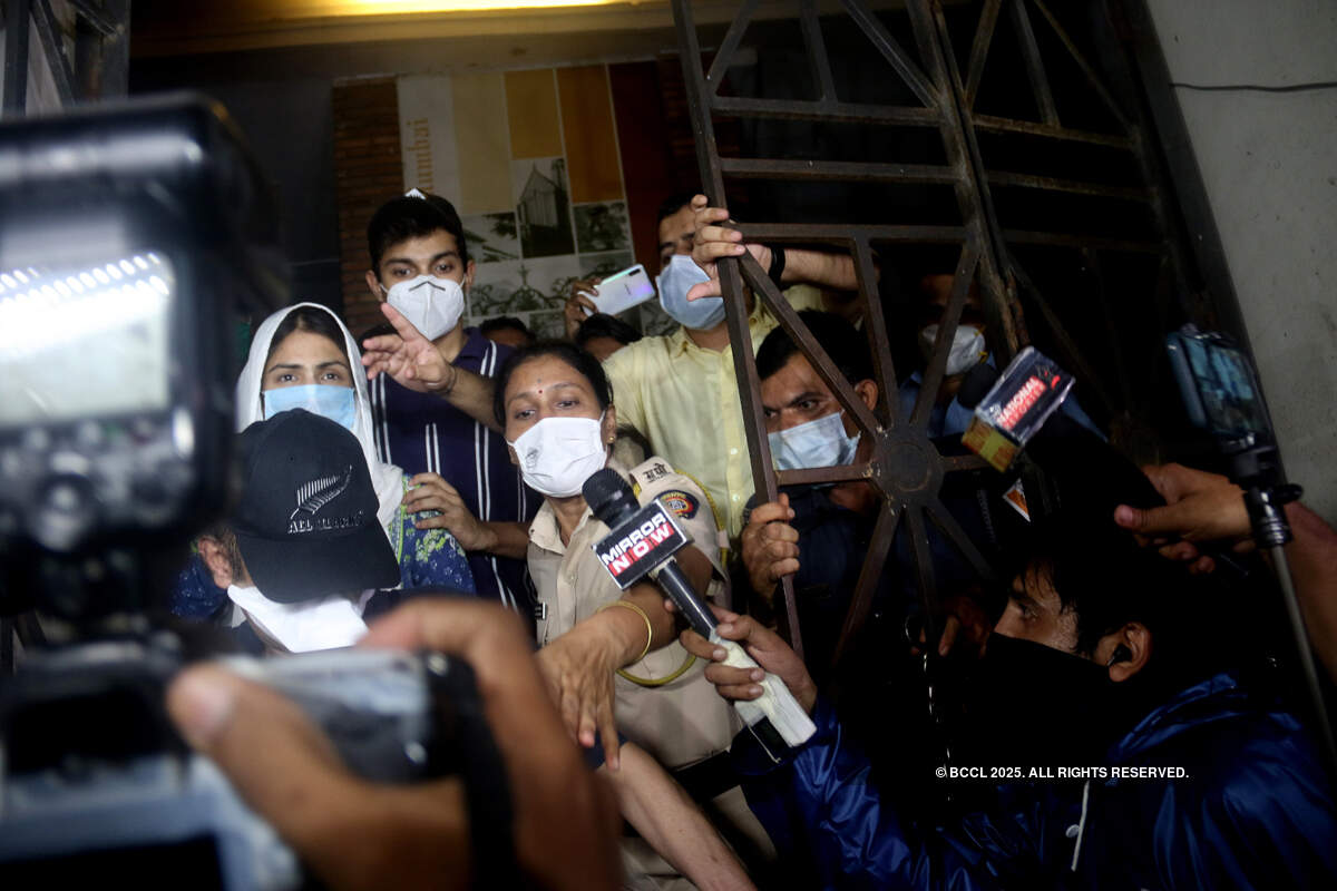 Rhea Chakraborty's pictures