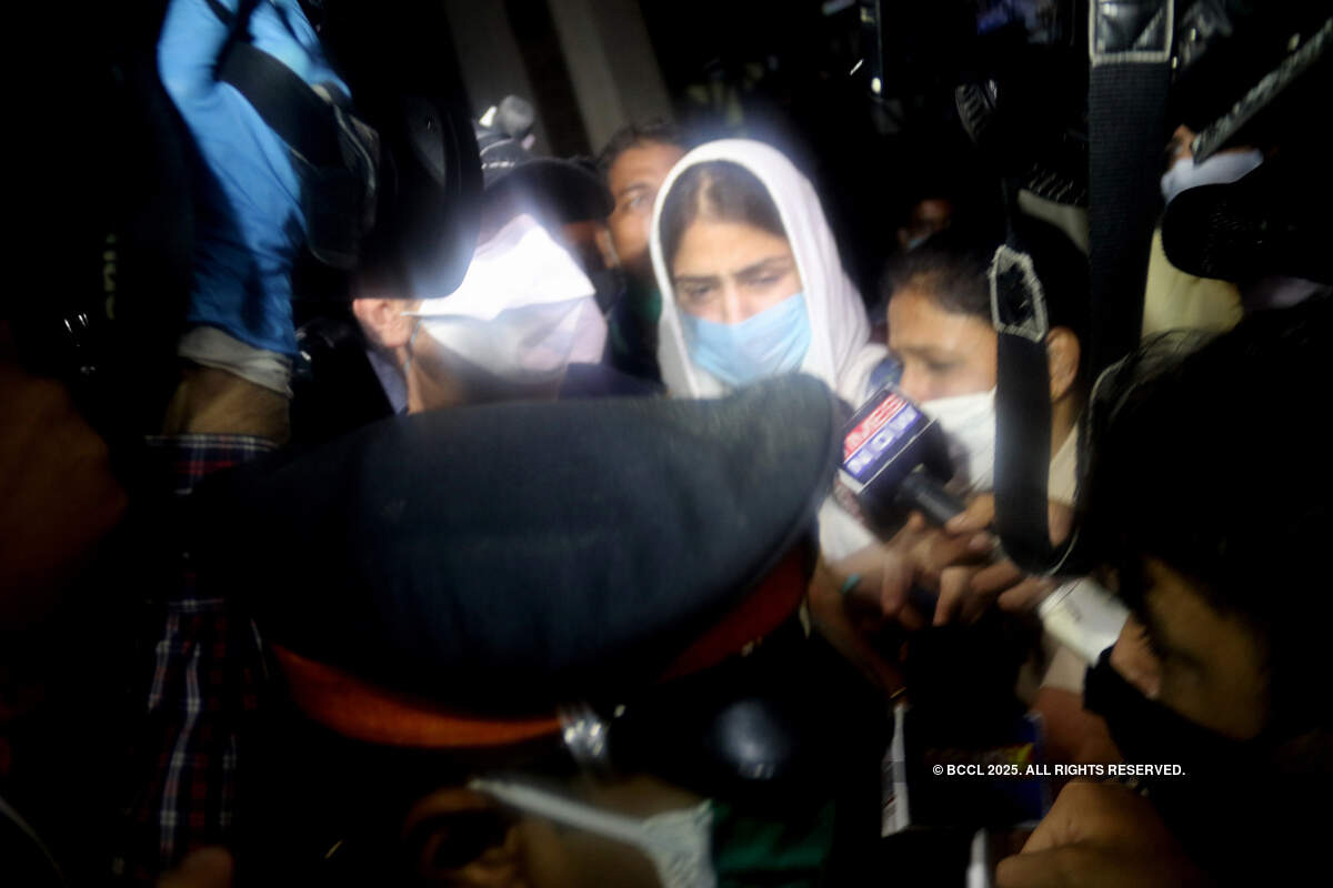 Rhea Chakraborty's pictures