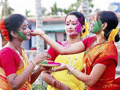 India celebrates Holi