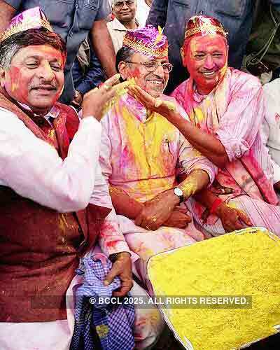 India celebrates Holi