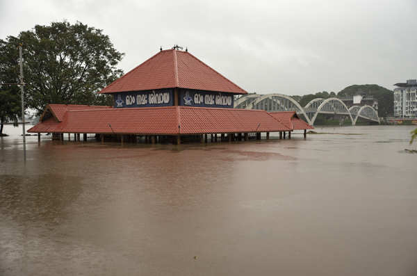Massive rain disrupts normal life in Kerala