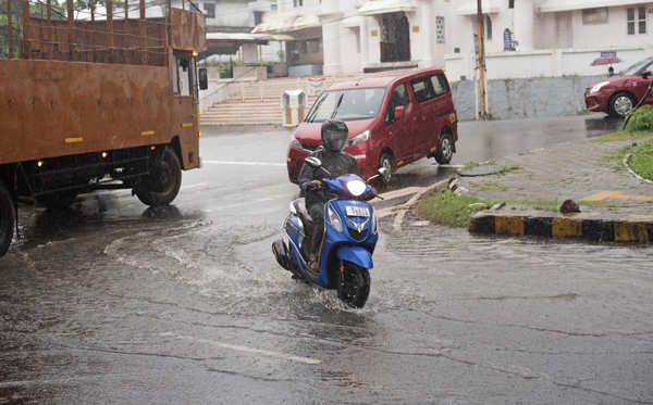 Massive rain disrupts normal life in Kerala